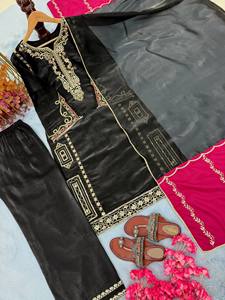Ensemble Kurti Plazzo Dupatta en soie noire brodée, coupe ample, sans plis, longueur au sol, de créateur - Product Image 5