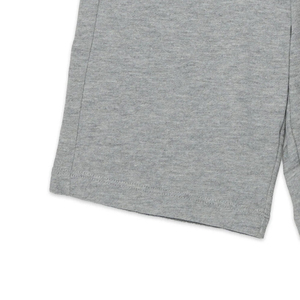 Shorts pour garçons à prix abordable avec poche latérale pour un ajustement confortable et décontracté, couleur unie, avec possibilité de personnalisation du logo. - Product Image 3