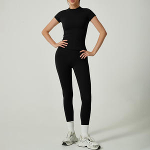 Ensemble de yoga deux pièces pour femmes, très vendu, conçu pour un séchage rapide, une grande élasticité et un confort optimal pour la peau - Product Image 2