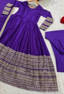 Ensemble Anarkali de créateur avec pantalon et dupatta en soie lourde brodée de sequins, résistant au rétrécissement, pour l'exportation en gros - Product Image 5