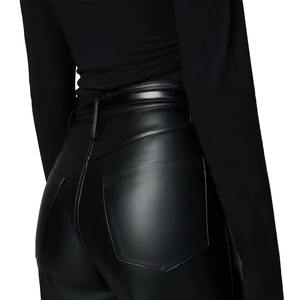 Pantalones de mujer negros de imitación cuero PU de cintura alta, estilo minimalista, con cinturón, parte delantera plana, efecto levantacola, cremallera completa. - Product Image 6