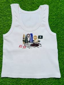Débardeur 100% coton côtelé avec broderie perlée faite main motif skyline urbain pour femme, style crop top sans manches d'été, vente en gros, fournisseur en gros - Product Image 1