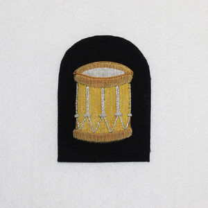 Badges et écussons brodés sur fil métallique de haute qualité, personnalisables avec logo, faits à la main, avec épingle de sûreté, pour usage promotionnel - Product Image 6