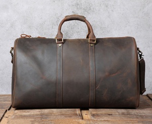 Bolsa de viaje de fin de semana de cuero moderna con un aspecto elegante y práctico almacenamiento, bolsa de lona con cremallera, elegantes bolsas de viaje de cuero. - Product Image 1