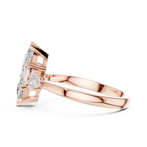 Bague de fiançailles Art Déco Vinson Project en moissanite de laboratoire taille marquise 2 carats avec pierres latérales trillons en or rose et acier inoxydable - Product Image 2