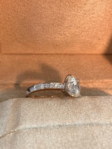 แหวนเพชรทรงกลม 3 กะรัต เพชรเลี้ยงในห้องปฏิบัติการ ประดับเพชรแบบพาเว่ ครึ่งวงนิรันดร์ ดีไซน์เรียบหรู ประดับเพชรฝรั่งเศสแบบซ่อน 14k ทองคำขาว - Product Image 5