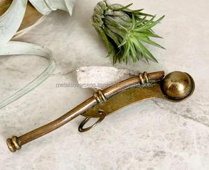 Sifflet de marin vintage en laiton, sifflet de signalisation maritime traditionnel pour la décoration et les cadeaux - Product Image 3