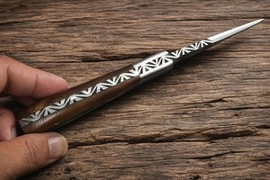 Cuchillo de Caza Hecho a Mano de Acero Inoxidable de Grado Industrial con Mango de Madera y Funda de Cuero para Acampar al Aire Libre - Product Image 4