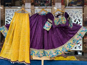Conjunto de Chaniya Choli de Seda Romana Pura para Mujer, Falda Lehenga Tradicional con Lentejuelas y Espejos, con Borde Vintage y Dupatta Patta - Product Image 5