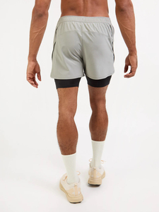 Shorts de course légers et respirants pour hommes 2-en-1, gris clair, séchage rapide, polyester/nylon, coupe régulière, doublure intérieure noire - Product Image 2