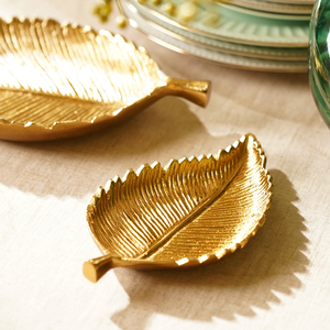 Superbe assiette décorative en laiton en forme de feuille, faite à la main, motif végétal créatif, design naturel, couleur or, à prix avantageux - Product Image 6