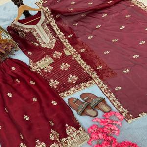 Ensemble haut, pantalon et dupatta en soie brodée VASTRA COTTAGE, avec sequins et travail de diamants Jarkhan, entièrement cousu, pour femmes, idéal pour les fêtes. - Product Image 3