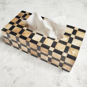 Caja de Pañuelos Decorativa con Diseño Floral Grabado, Moderna y Artesanal, de Primera Calidad para Decoración del Hogar de Lujo - Product Image 1