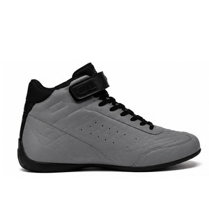 Chaussures de karting légères pour pilotes débutants et professionnels, confortables, avec empeigne en cuir véritable, respirantes et à adhérence flexible. - Product Image 1