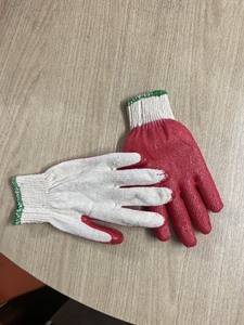 ถุงมือถักเคลือบยางลาเท็กซ์สีแดง ป้องกันการบาด ทนทาน ใช้ได้ทั้งสองมือ แบบสวม ป้องกันสำหรับทำความสะอาดบ้าน - Product Image 4