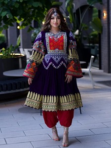 Robe traditionnelle afghane Kuchi pour femmes, robe décontractée en velours violet, pantalon rouge, tenue maxi brodée colorée et élaborée - Product Image 4