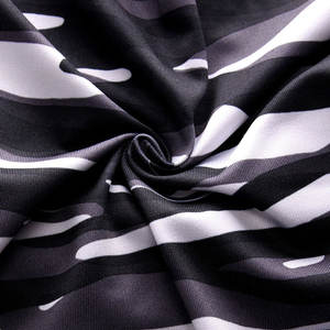 กางเกงรัดรูปออกกำลังกายสำหรับผู้ชาย ระบายอากาศได้ดี ซับเหงื่อ ผลิตจากโพลีเอสเตอร์ เอวยางยืด รับสกรีนโลโก้ - Product Image 6