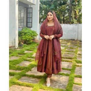 VESTIDO DE TRABAJO BORDADO EN SECUENCIA DE DISEÑADOR CON CAFÉ DUPATTA - Product Image 1