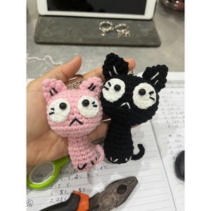 Muñeco de León Tejido a Mano con Hilo Suave para Tiendas de Regalos y Pedidos de Exportación - Product Image 2