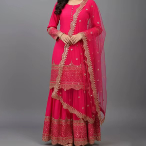 Ensemble de trois pièces Anarkali élégant et moderne, brodé, avec des sequins, pour les occasions spéciales - Product Image 1