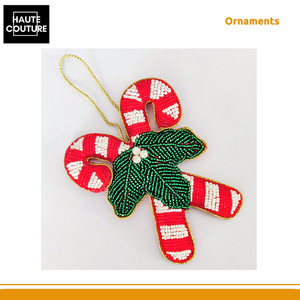 Ornement suspendu festif brodé à la main de 13 cm de long, de qualité supérieure et très vendu - Rayures perlées en forme de canne à sucre avec feuilles de houx - Product Image 3