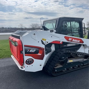Chargeuse compacte Bobcat T62 durable, idéale pour la construction, l'agriculture et l'aménagement paysager, offrant une puissance fiable et une longue durée de vie. - Product Image 4
