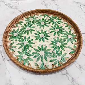 Bandeja Decorativa Artesanal de Ratán con Incrustaciones de Madreperla, Organizador de Mosaico de Conchas Tejido Premium para Decoración Elegante del Hogar y Hostelería - Product Image 5