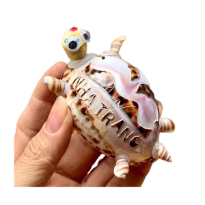 Figurine de tortue en coquillage naturel faite à la main avec logo personnalisé, modèle de tortue en coquille de cauri tigrée, décoration de plage côtière, souvenir, cadeau, ornement - Product Image 1