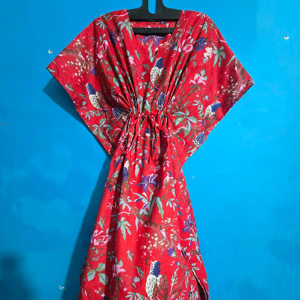 Robe d'été bohème légère et respirante en coton indien imprimé oiseaux rouges pour femmes - Product Image 1