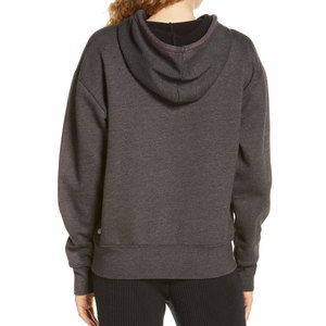 Diseño de logotipo personalizable en color sólido con diseño de mangas largas, precio económico y diseño de capucha con cordones y bolsillo canguro. - Product Image 2