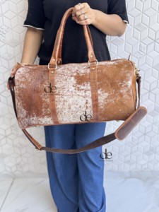 กระเป๋าเดินทางหนังวัวแท้ลายขนสัตว์ ดีไซน์เฉพาะตัว ทำมือ ใช้ได้หลากหลาย  กระเป๋าเดินทางหนังวัวแท้ขนสัตว์  สำหรับทุกเพศ - Product Image 5