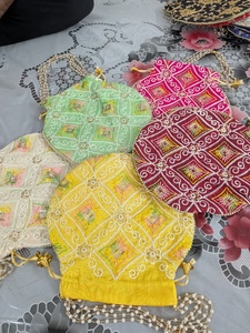 Mini sac Potli de créateur pour femme, broderie de perles multicolores, fermeture à cordon de haute qualité, idéal pour mariage, fête, cadeau, ou pour la garde-robe - Product Image 3