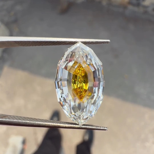 เพชรทรงหกเหลี่ยมโบราณที่เพาะเลี้ยงในห้องปฏิบัติการ |   ผิวขัดเงา เกรด EX คุณภาพการตัด 10/10 ความแข็ง 10/10 |   เพชรเม็ดเดี่ยวสองสี รุ่นเยลโลว์เซ็นเตอร์ ยูนีค - Product Image 3