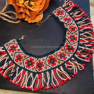 Elegante collar bordado de cuentas de cristal hecho a mano con detalles intrincados, ideal para bodas, fiestas y ocasiones festivas - Product Image 3