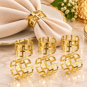 Ronds de serviette en métal modernes, accessoires de décoration de table élégants pour hôtels, salles de banquet, planificateurs de mariages et fournitures pour la conception d'événements - Product Image 1