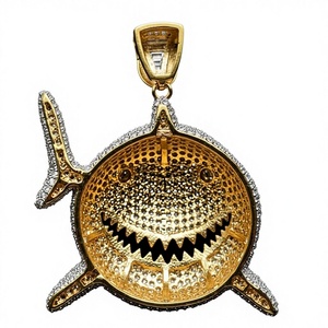 Colgante de Tiburón Blanco Grande Personalizado con Incrustaciones de Diamantes, Hecho a Mano en Oro 925, con Micro Pavé de Diamantes, Estilo Hip Hop - Product Image 2