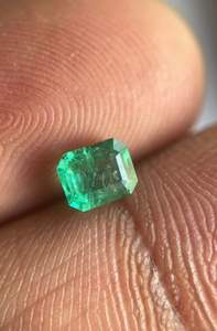 Esmeralda natural facetada de 5.20x4.20 mm, corte octogonal, color verde intenso. Esmeralda para joyería. Esmeralda para anillo, esmeralda natural extraída de la tierra. - Product Image 2
