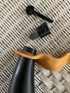 Cuerno de Búfalo Ecológico Hecho a Mano de ILAHI, Cuerno en Polvo con Forma Natural, Arte Folclórico, Arte Rústico, Feng Shui, Recuerdo Coleccionable, Uttar - Product Image 1