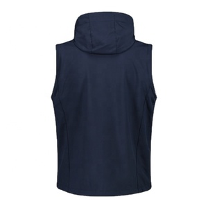 Chaqueta deportiva de caparazón blando con estampado personalizado para hombre OEM, chaqueta con soporte de mangas desmontables de tela a prueba de viento de secado rápido para hombre - Product Image 3