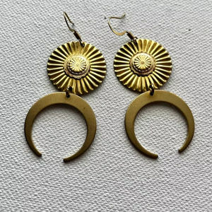 Proveedor mayorista de joyería india hecha a mano, brazaletes de latón de alta calidad para niñas, aretes de moda a bajo precio. - Product Image 1