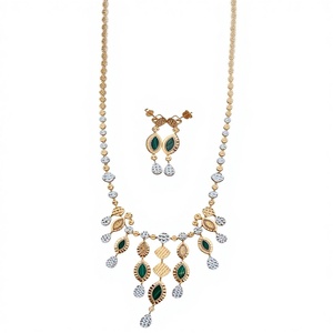 Collier Mangalsutra de luxe en or 22 carats avec pendentif floral et chaîne de perles noires, bijoux indiens pour mariage, fiançailles et fêtes pour femmes 12.310 - Product Image 1