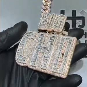 Colgante Personalizado de Letras Cursivas con Incrustaciones de Moissanita Baguette Estilo Hip Hop, Plata S925, Oro Sólido de 10K, 14K, 18K, Unisex - Product Image 1