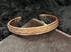 Bracelet en cuivre de style traditionnel, bijoux artisanaux en cuivre unisexe, bracelet en cuivre durable avec motif en corde gravé - Product Image 3