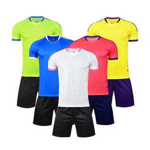 Ensemble d'uniformes de football pour garçons et hommes, maillot et short athlétiques à séchage rapide, vêtements confortables pour l'entraînement et les matchs de football - Product Image 5