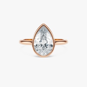 Anillo de compromiso solitario minimalista de oro de 14 quilates con diamante de laboratorio en forma de pera de 3 quilates - Product Image 5