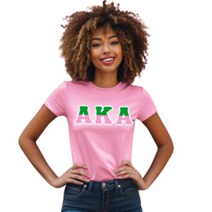 เสื้อยืดสีชมพู AKA สำหรับผู้หญิง เสื้อยืดแขนสั้นพร้อมตัวอักษร AKA ภาษากรีก เสื้อยืดลำลองสำหรับฤดูร้อนสำหรับวิทยาลัย เสื้อผ้าชมรมนักศึกษา - Product Image 1