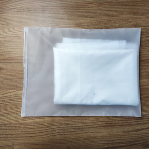 Sacs en plastique refermables à fermeture éclair avec logo imprimé personnalisé, effet givré, pour vêtements - Product Image 5