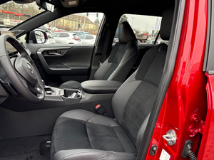 โตโยต้า RAV4 2024 – รถเอสยูวีไฮบริดที่เชื่อถือได้ ประหยัดน้ำมัน พร้อมเทคโนโลยีทันสมัย - Product Image 2