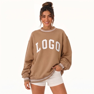 Pull molletonné oversize brodé en coton doux à col montant pour femme – Vente en gros - Product Image 1