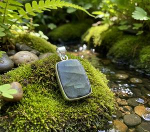 จี้คริสเตียนเงินแท้ทิเบตประดับลาบราดอไรต์ธรรมชาติ ดีไซน์ปีก สวยงามทันสมัย เหมาะสำหรับงานแต่งงานของผู้หญิง - Product Image 3